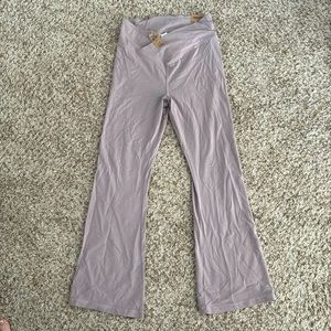 Victoria’s Secret PINK crossover flare leggings. Size Medium